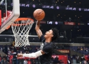 莫兰特三巨头联手，三连败得分突破，黄蜂冲击季后赛！