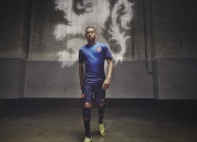 赛场再现辉煌！TheShy强势归来，首场炫目表现点燃快船全场激情